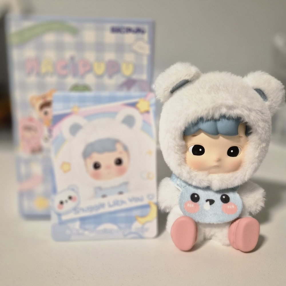 Pop Mart Hacipupu Snuggle With You - Growling Polar Bear
